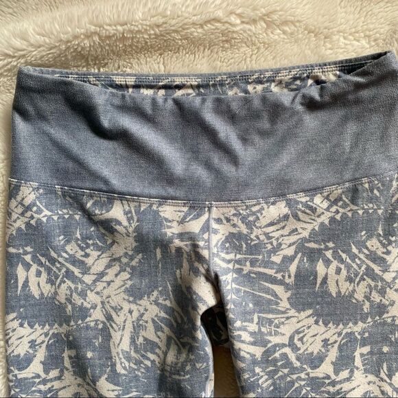 Prana XS Light Blue and Gray Tropical Leggings - Picture 5 of 10